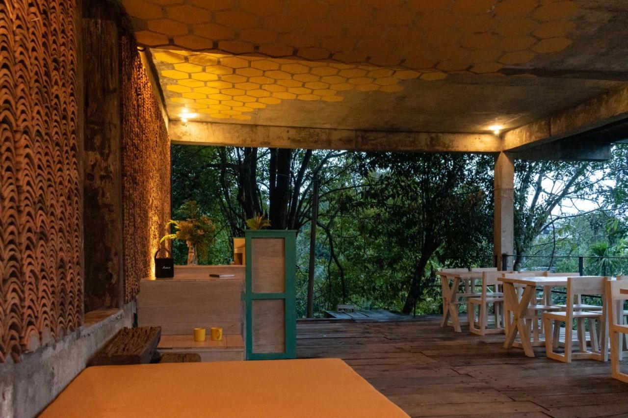 Wild Bee Hostel Елла Екстер'єр фото